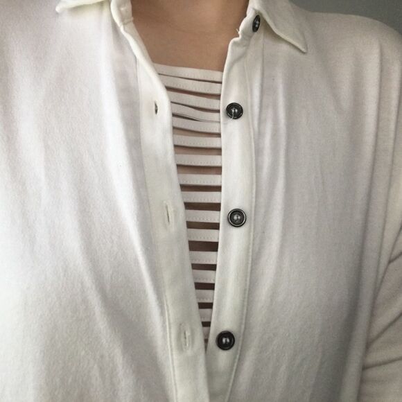 Everleigh • White Long Sleeve Button Down Flowy XS - Picture 9 of 10